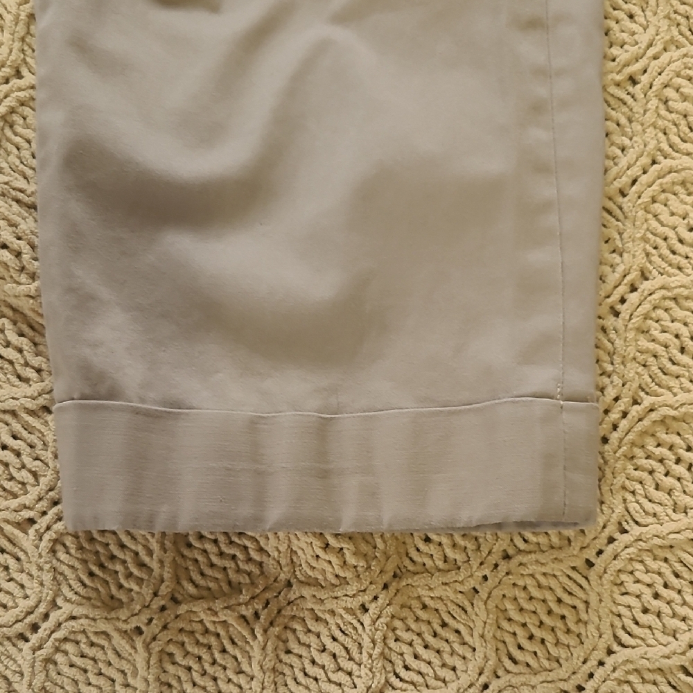 Banana Republic Khaki Avery Straight-Fit Sateen Cuffed Ankle Pant- Size 6 - Picture 4 of 10